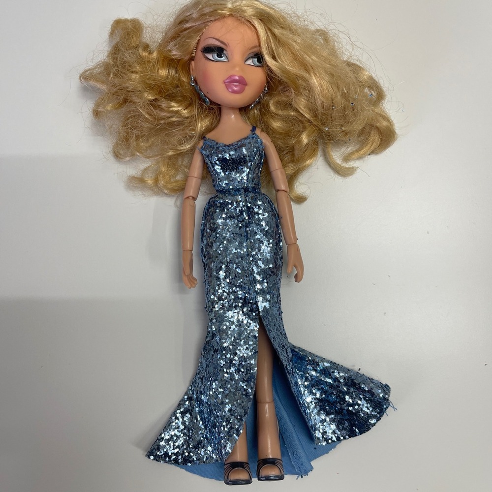 Bratz The Movie Original Cloe Doll 2007 w/ Dress, Shoes and Earrings‎